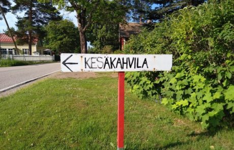 Nummenkylä_kesäkahvila_kyltti