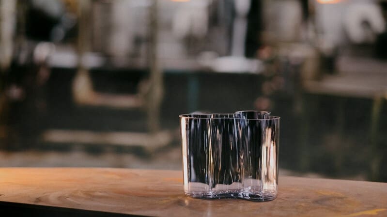Iittala_making_of_recycled-glass_Aalto