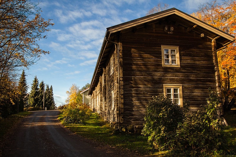 Vanha talo kylätien varrella