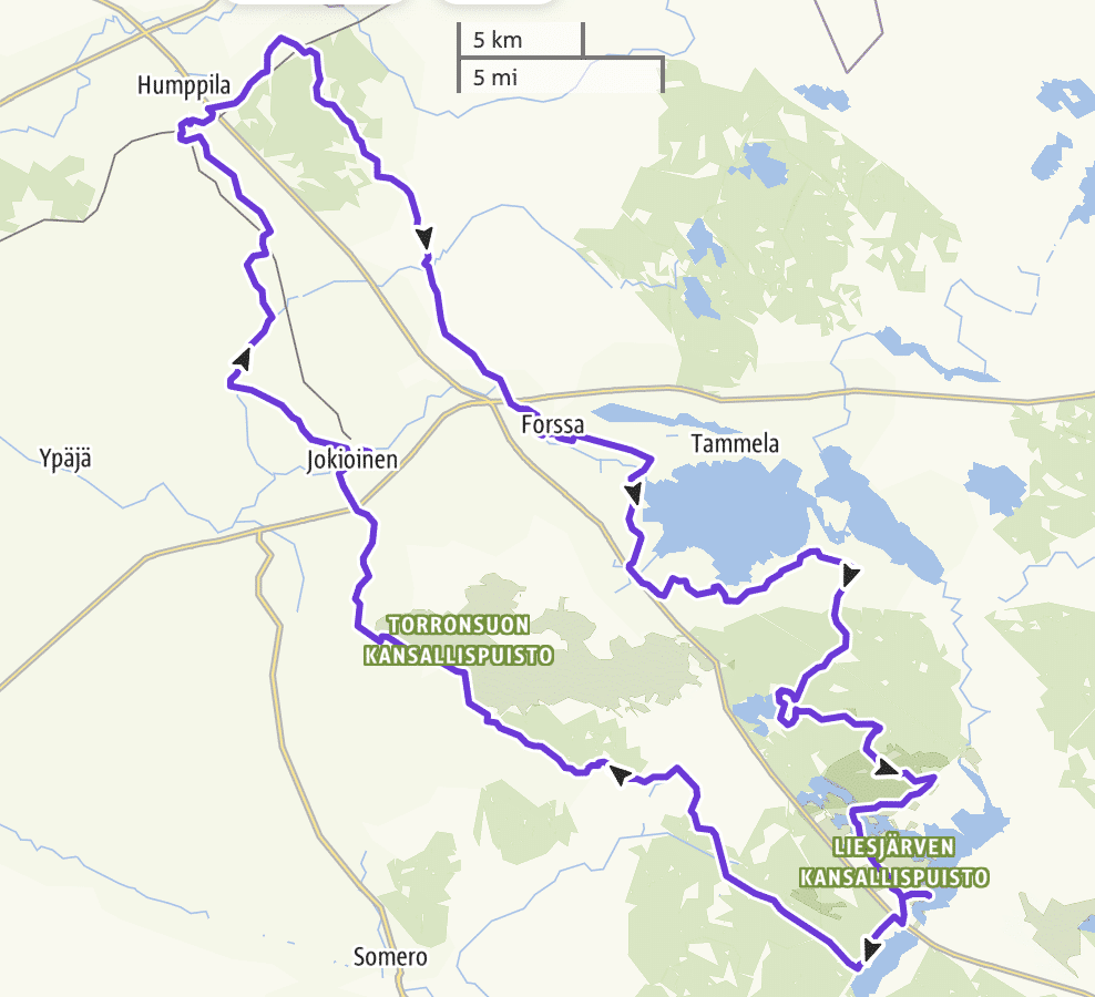 Reittikartta, jossa näkyy reitti yksinkertaisella maastokartalla.